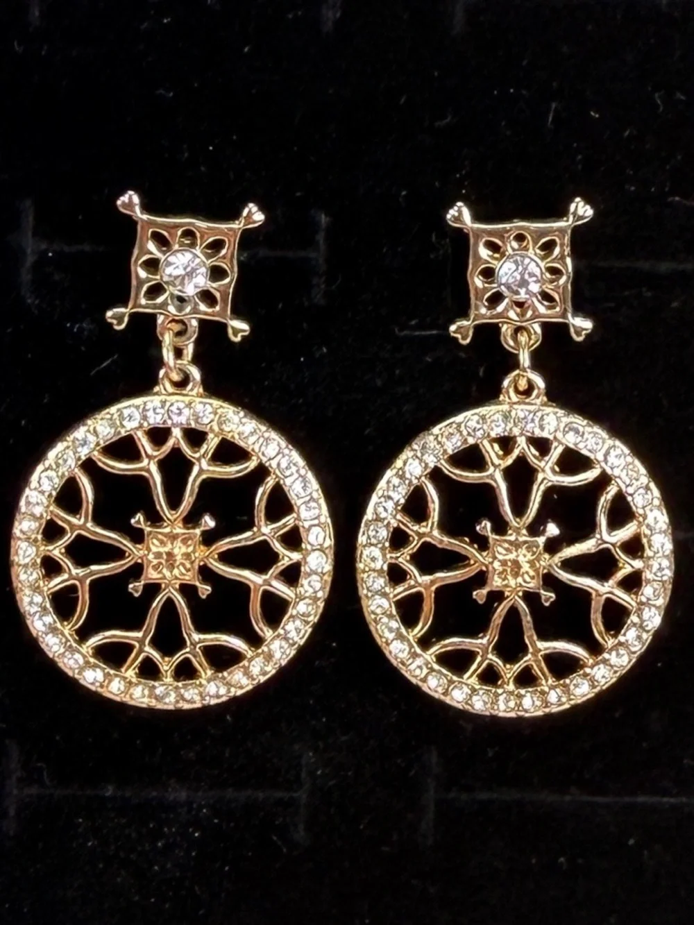 Beautiful goldtone, bling costume pierced earrings